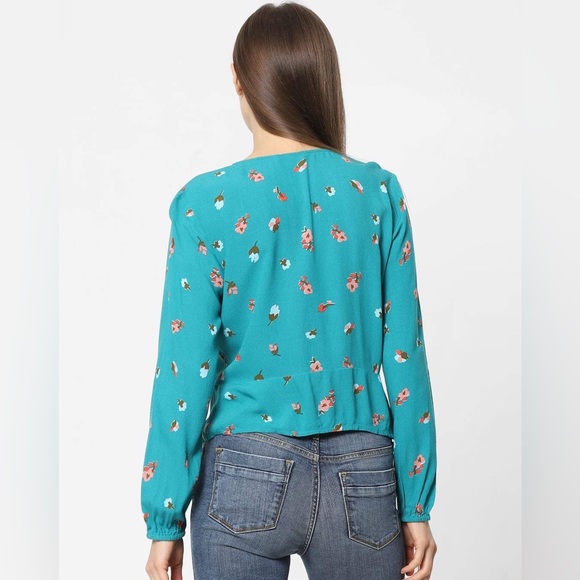 ONLY Floral Tops. Size - 42 - Picture 3 of 8